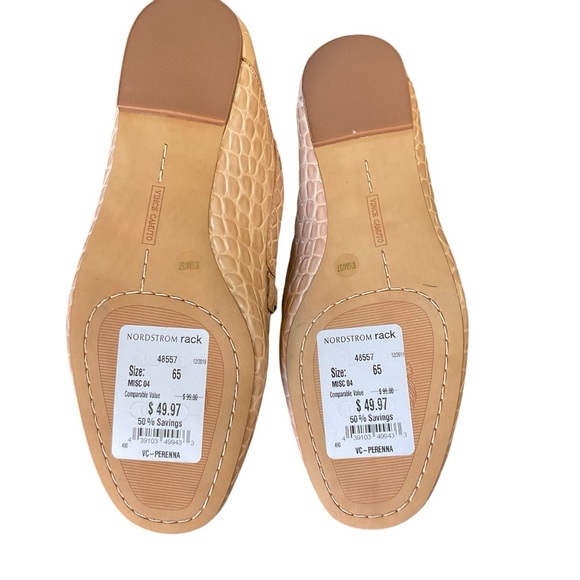 VINCE CAMUTO PERENNA EMBOSSED PINK LEATHER LOAFER - Picture 4 of 8